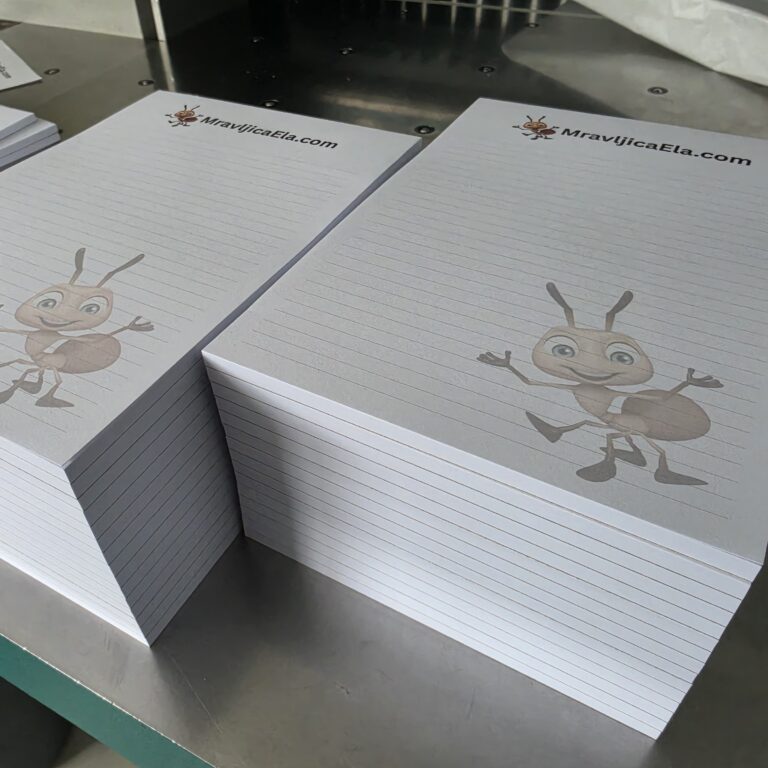 tisk pisalnih blokov v tiskarni Bluprint