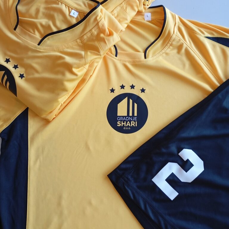 Tisk logotipov na drese za Gradnje Shari